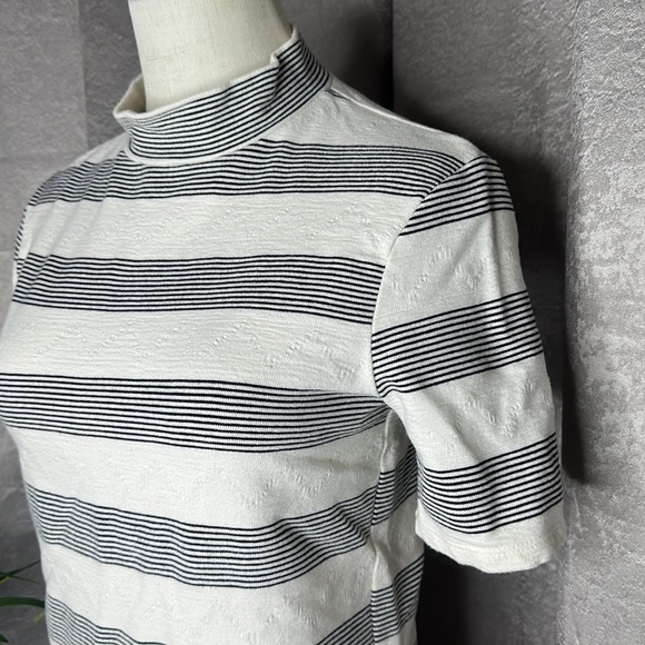 Zara Women’s Black & White Striped Mock Neck Top Sz Medium - Picture 2 of 8